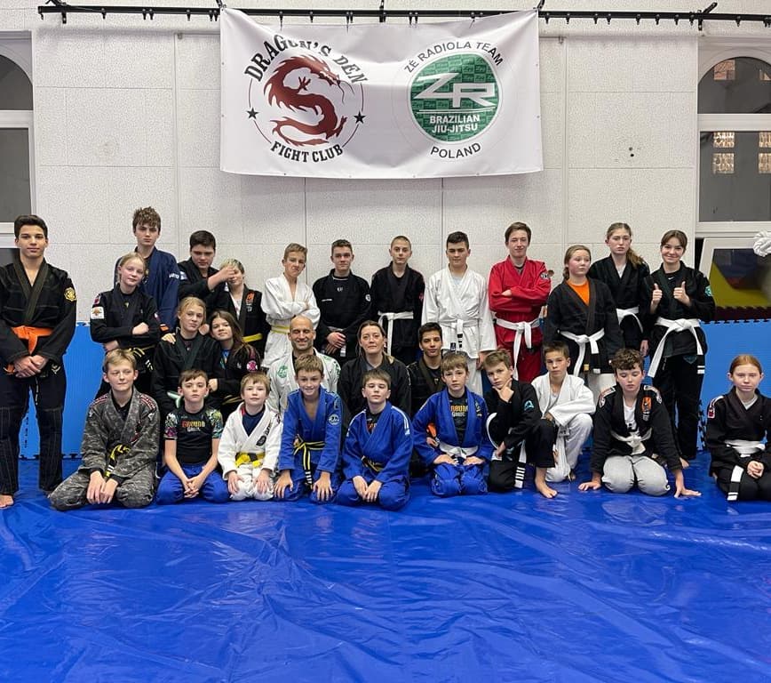 Group of teenagers posing for a photo in jiu-jitsu gi